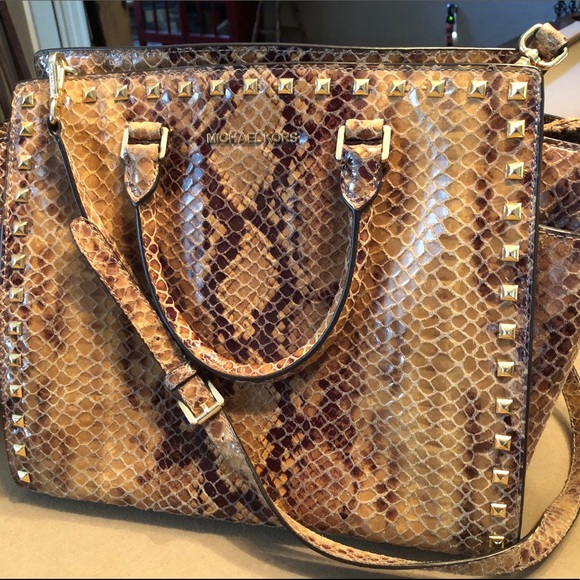 Michael Kors Selma Stud Sand Python Shoulder Bag L - Picture 3 of 8
